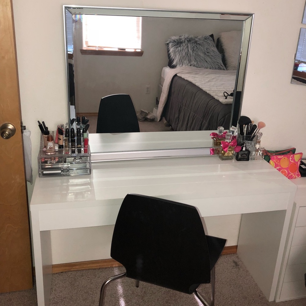 Vanity set
